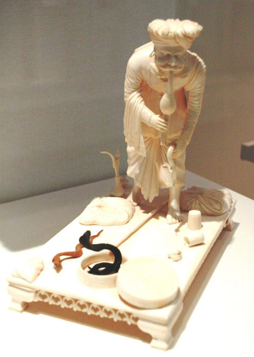 Schlangenbeschwörer mit Flöte