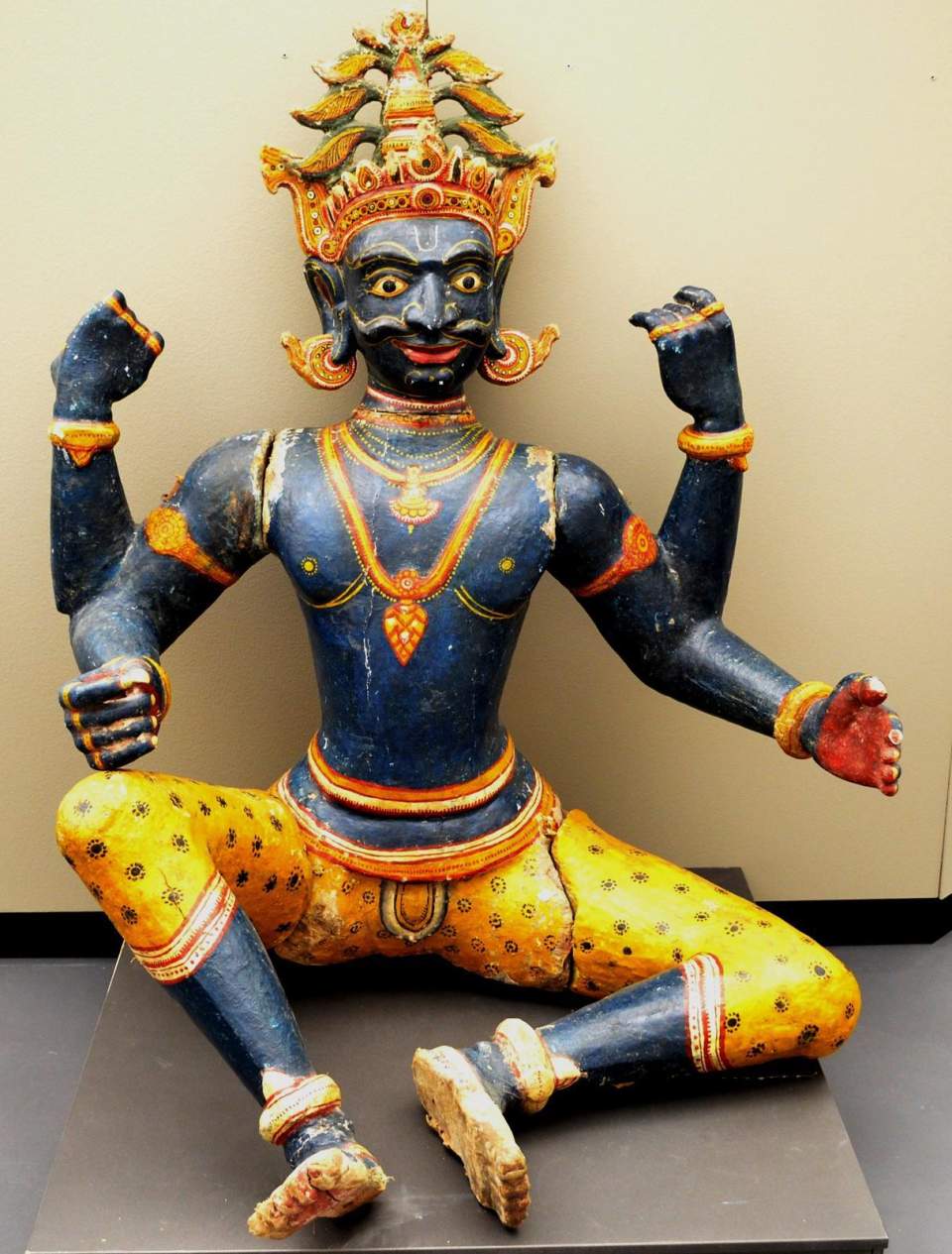 Prozessionsfigur, Krishna, vierarmig sitzend