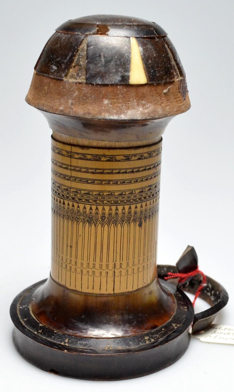 Behälter mit Betelkalk