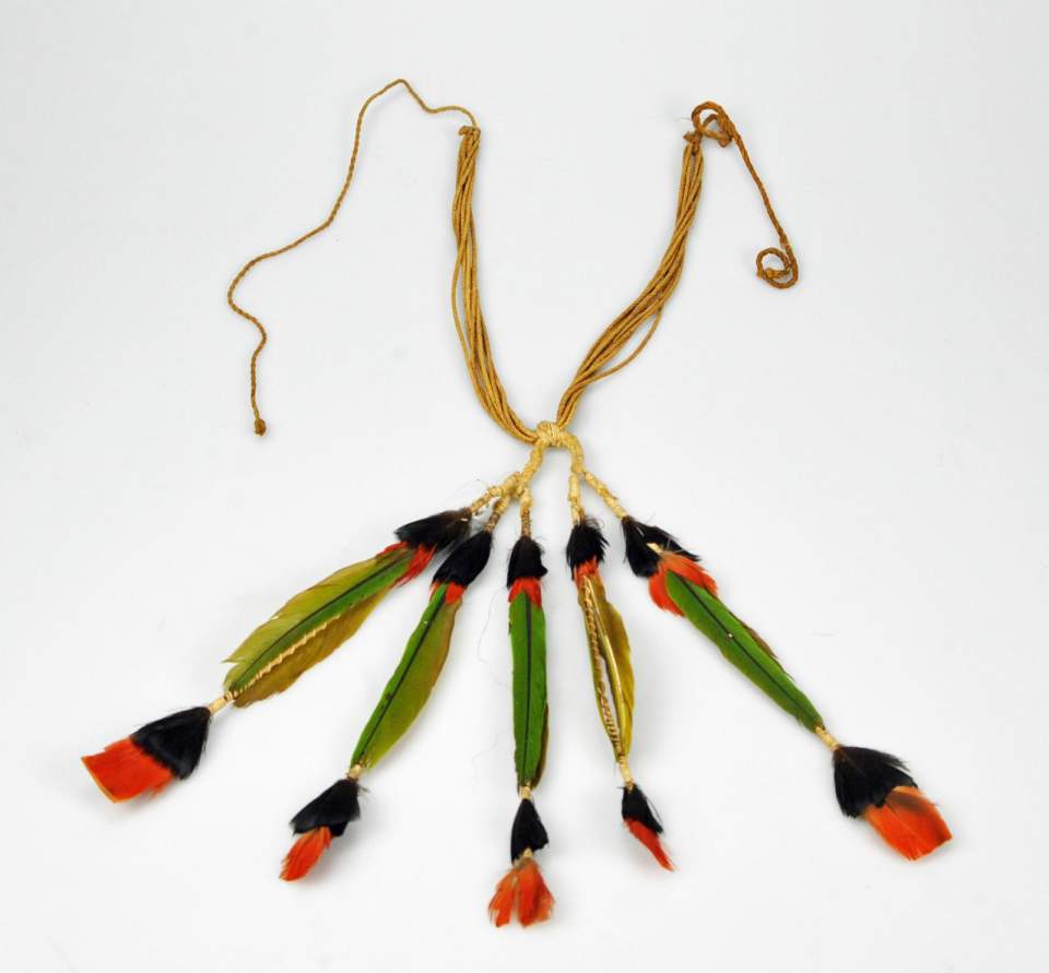 Federschmuck, Halsschmuck