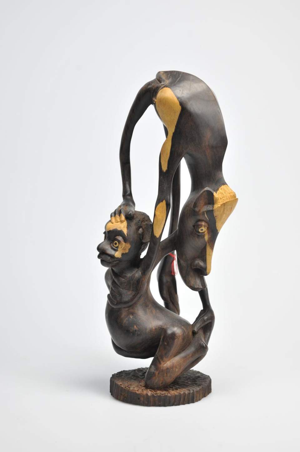 Hölzerne Geisterfigur Shetani