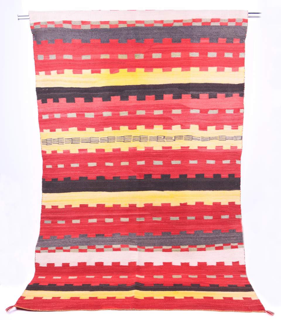 Navajo Wolldecke mit interlocking meander or block elements