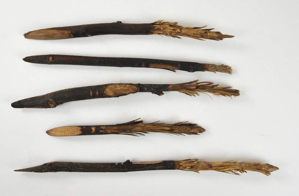 5 Ritual- oder Zeremoniestäbe: inau