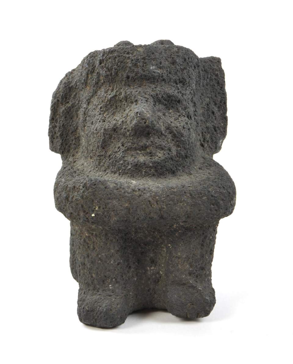 Tuff-Figur, hockende männliche Figur 