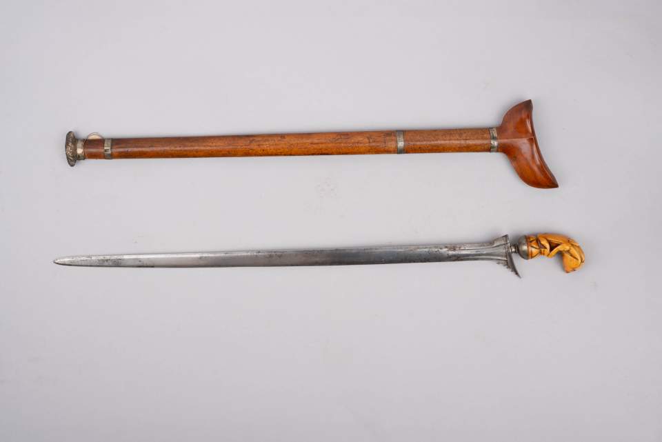 Keris mit Scheide, Dolch