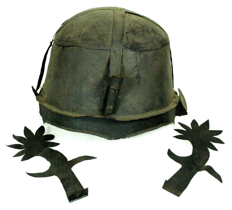 Helm aus Eisen 