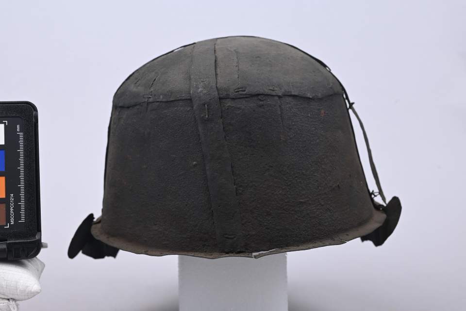 Helm aus Eisen 