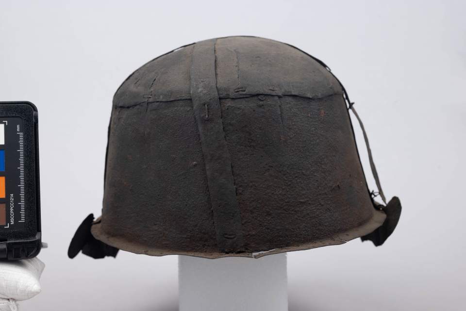 Helm aus Eisen 