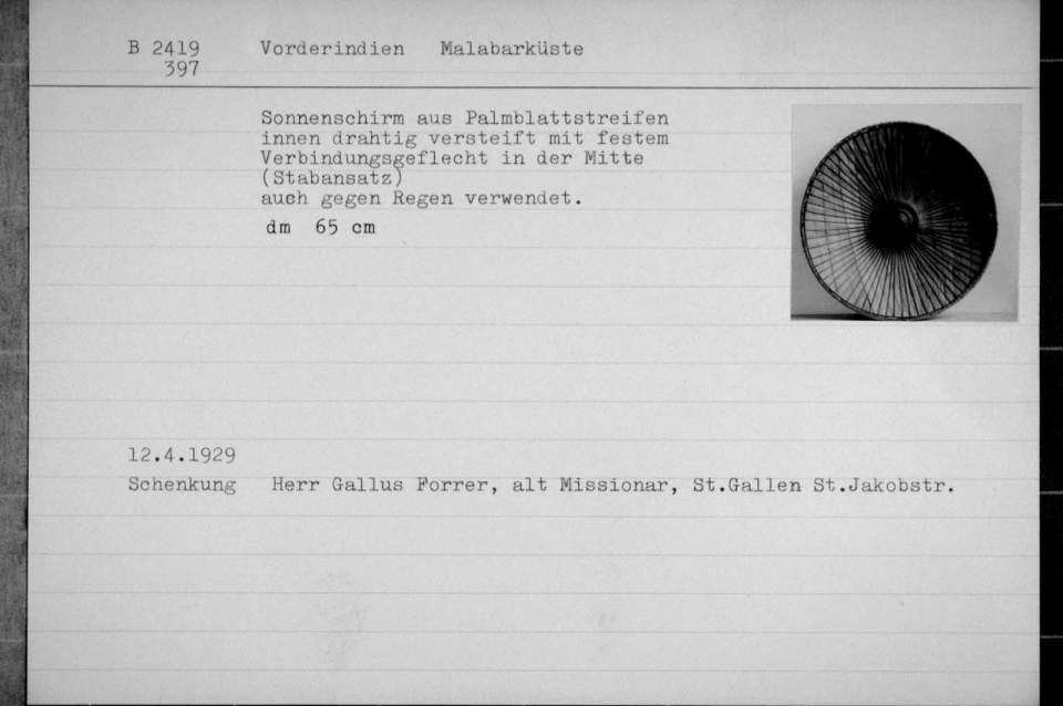 Sonneschirm aus Palmblattstreifen
