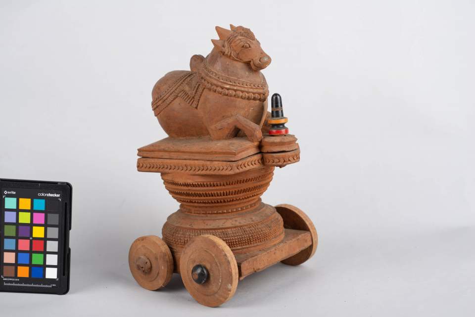 Götterwagen mit "Nandi" Stier und Lingam