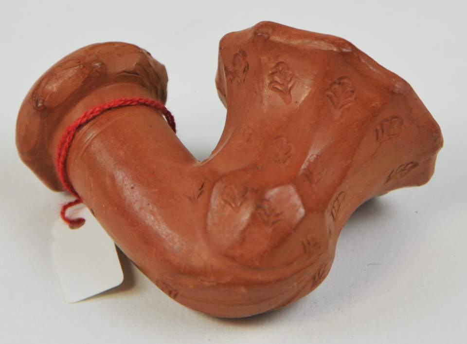 Pfeifenkopf aus rotem Ton