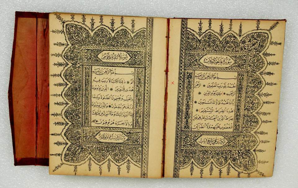 Koran mit Koranständer