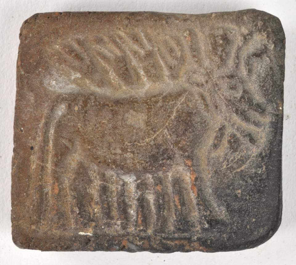 Hathor („Haus des Horus“)  als Kuh im Papyrusdickicht