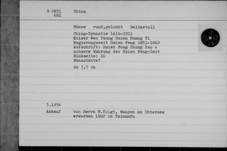 Münze, rund, gelocht, Gelbmetall