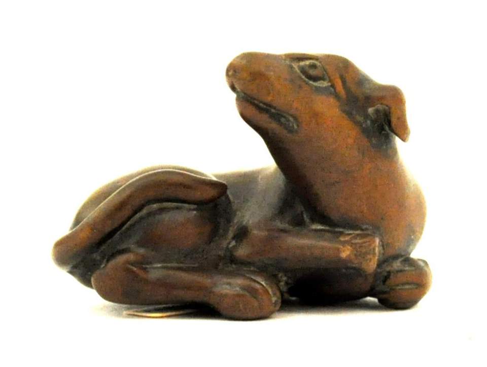 Netsuke-Katabori, Liegender Hund