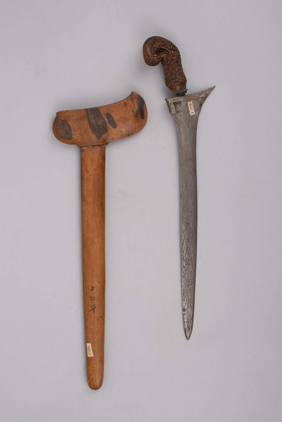 Keris mit Scheide, Dolch