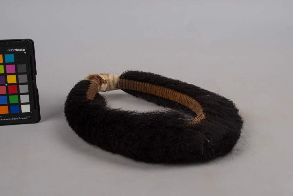 Kopfschmuck, Reif aus Bärenfell
