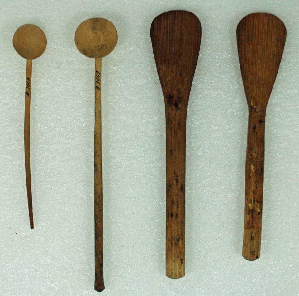 4 Löffel, Holz
