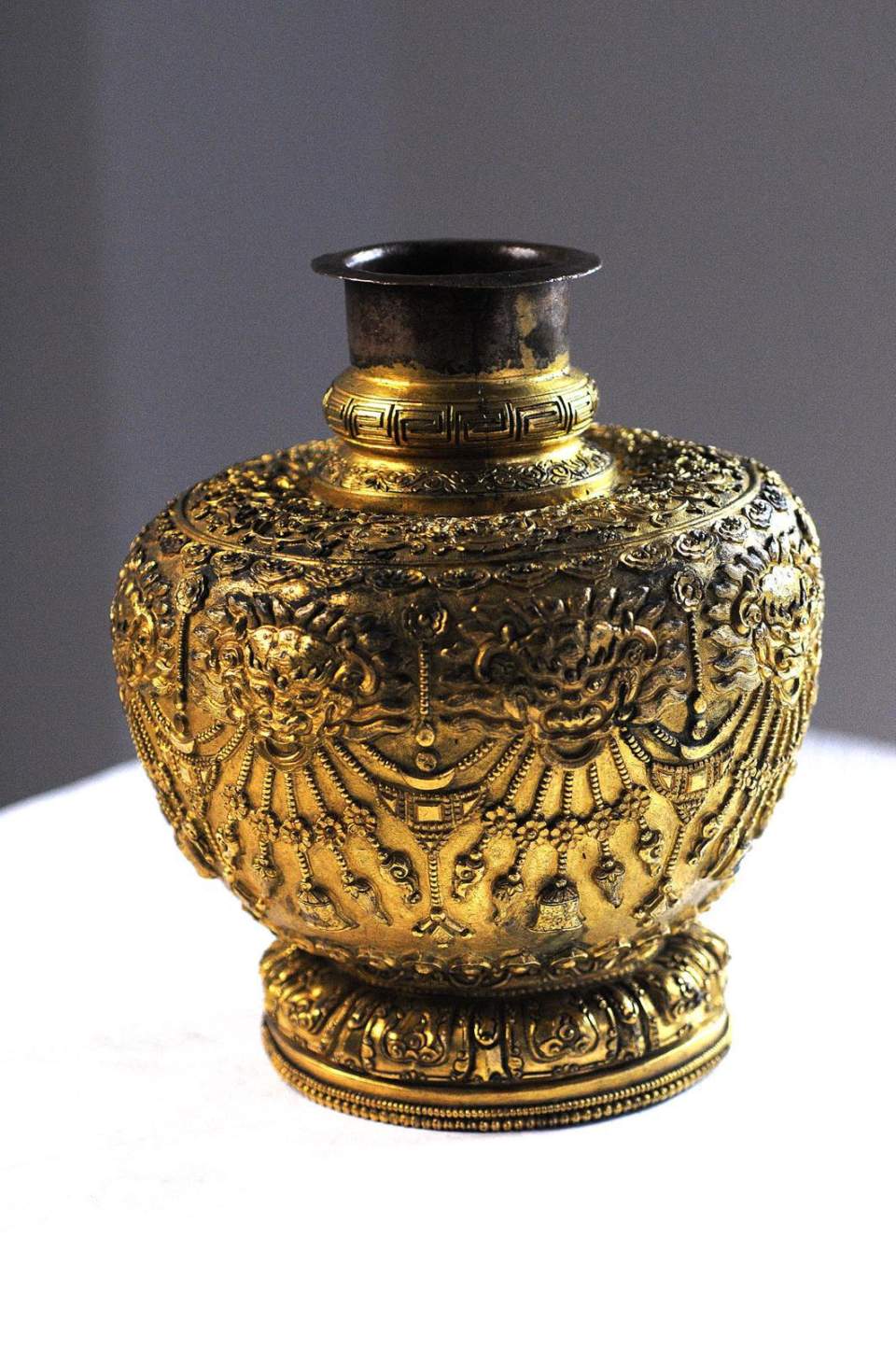 Vase, Ritual-Vase für ein Mandala, Tibet 17. Jh.