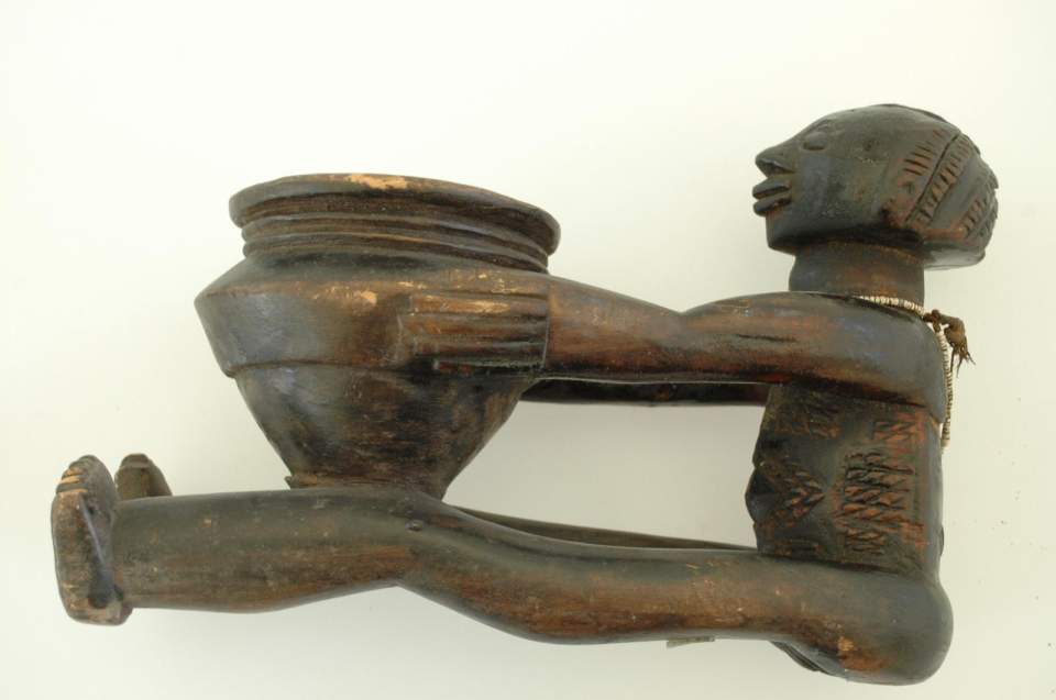 Schalenträgerin “mboko” 