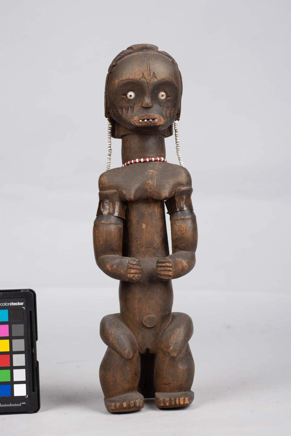 sitzende weibliche Figur  (Bieri-Figur)
