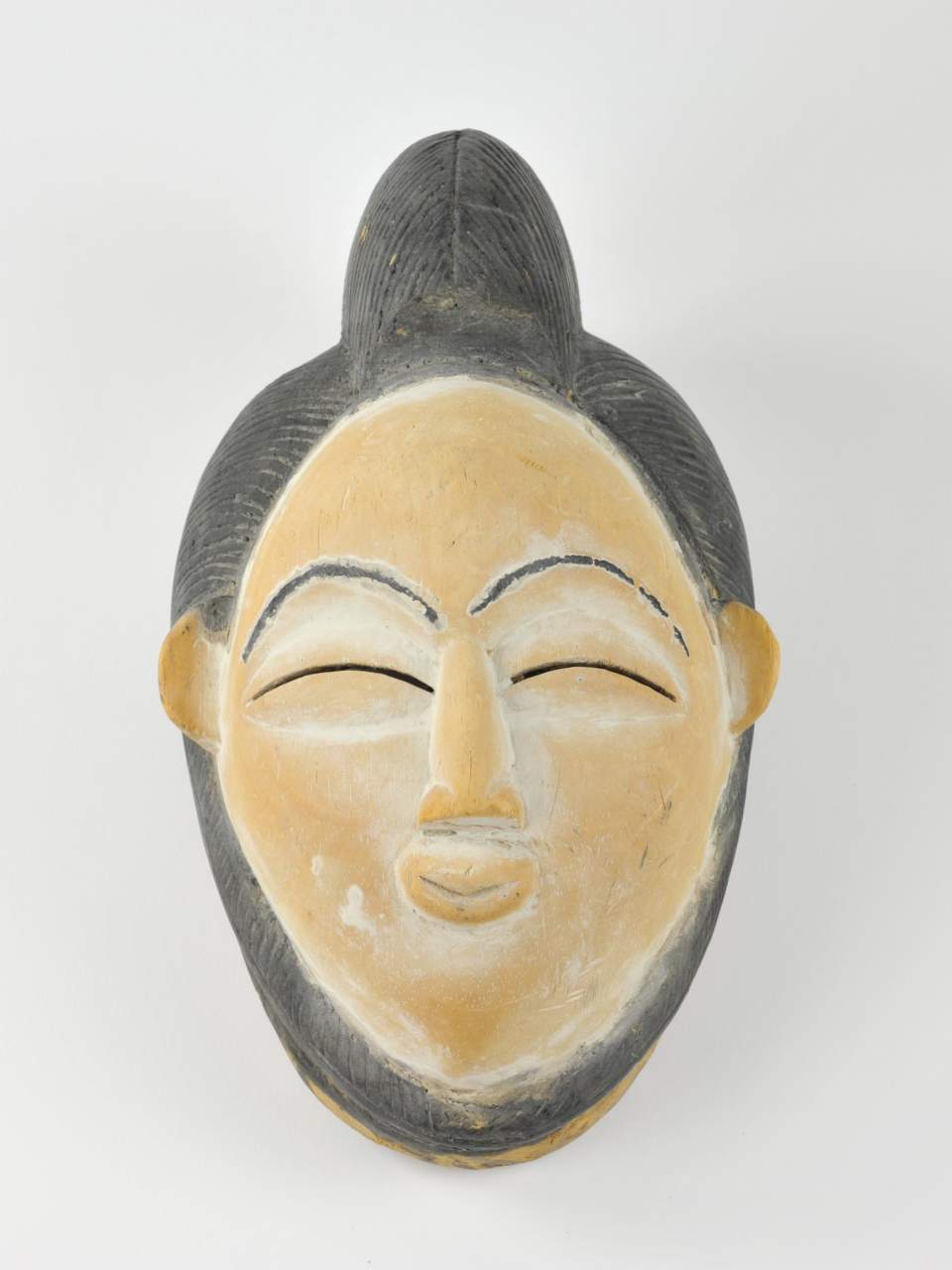 Weibliche Maske vom Typ „mukudji“