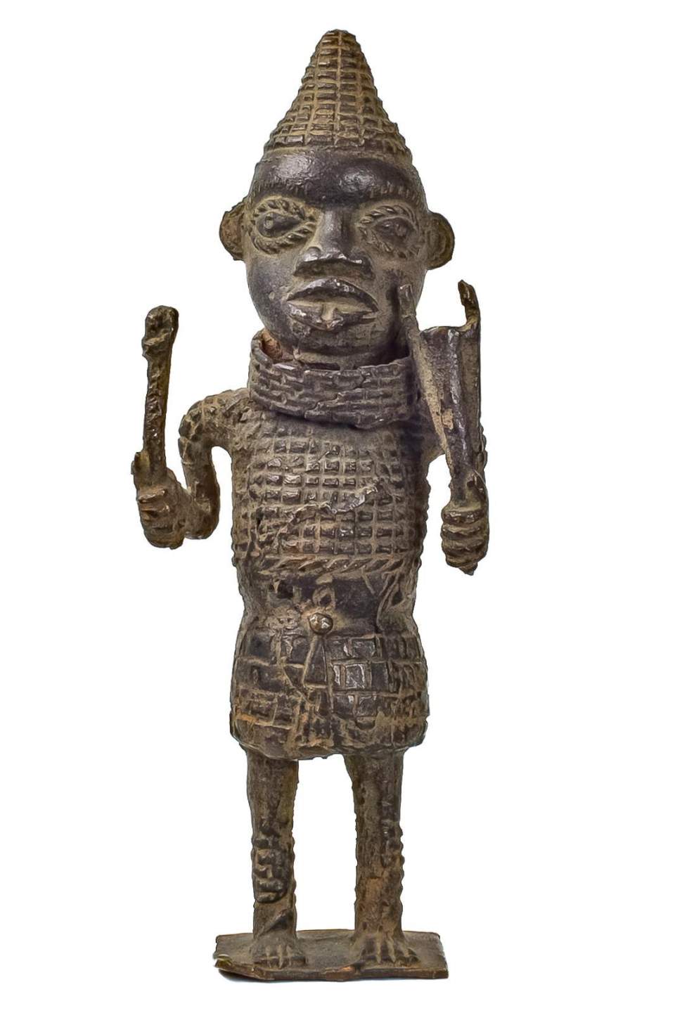Stehende Figur, Höfling mit Glocke und Glockenschlegel