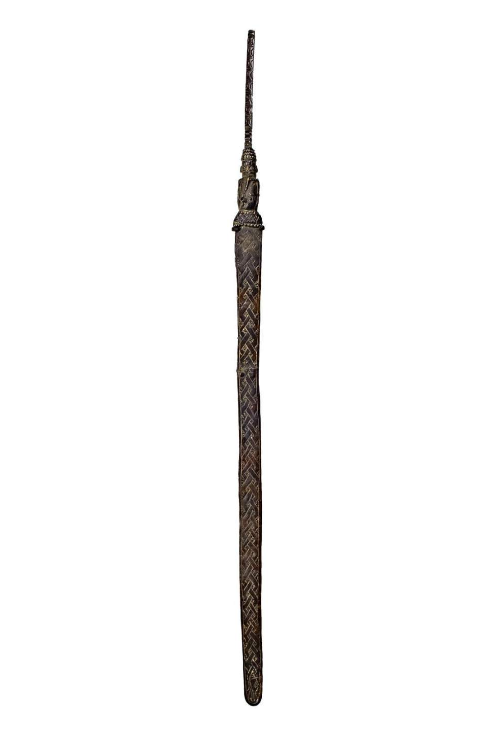 Stab (Zierklinge?) mit Bekrönung in Gestalt eines Kriegers