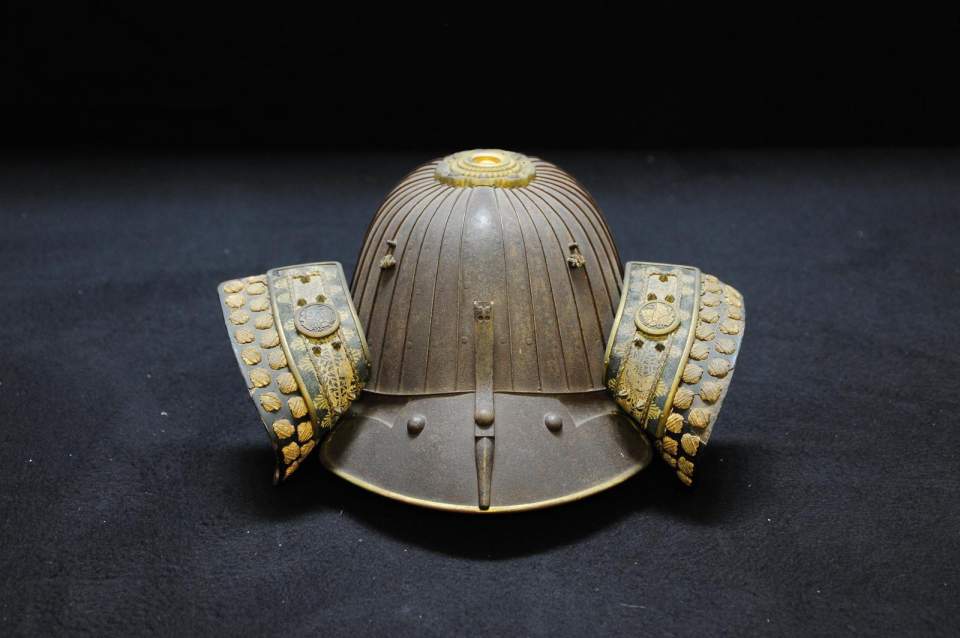 Teil einer Samurai-Rüstung (yoroi): Helm
