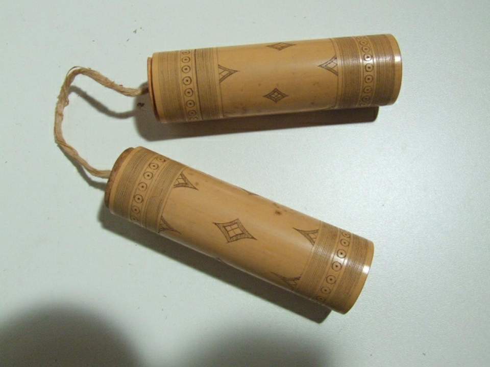 2 kleine Kalk-Büchsen