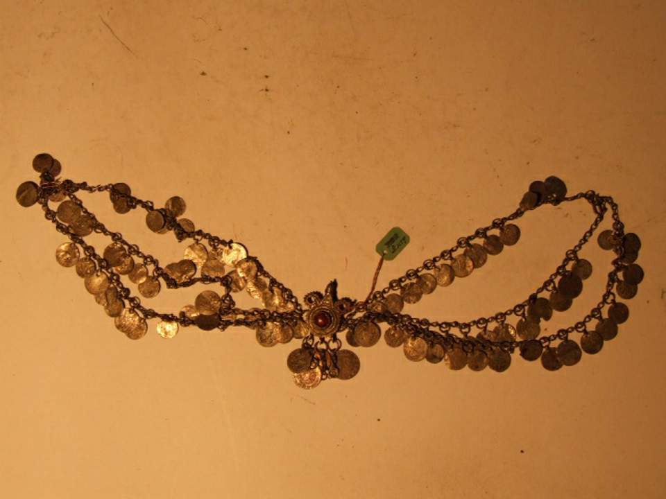 Kopfschmuck mit Münzen