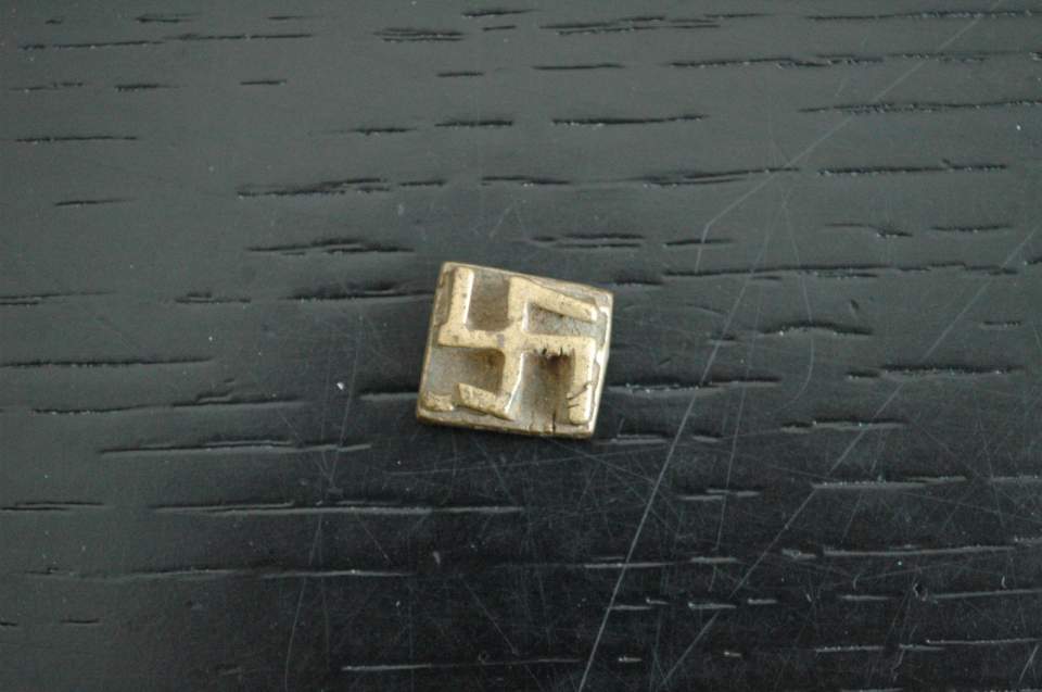 Goldgewicht der Ashante Swastica