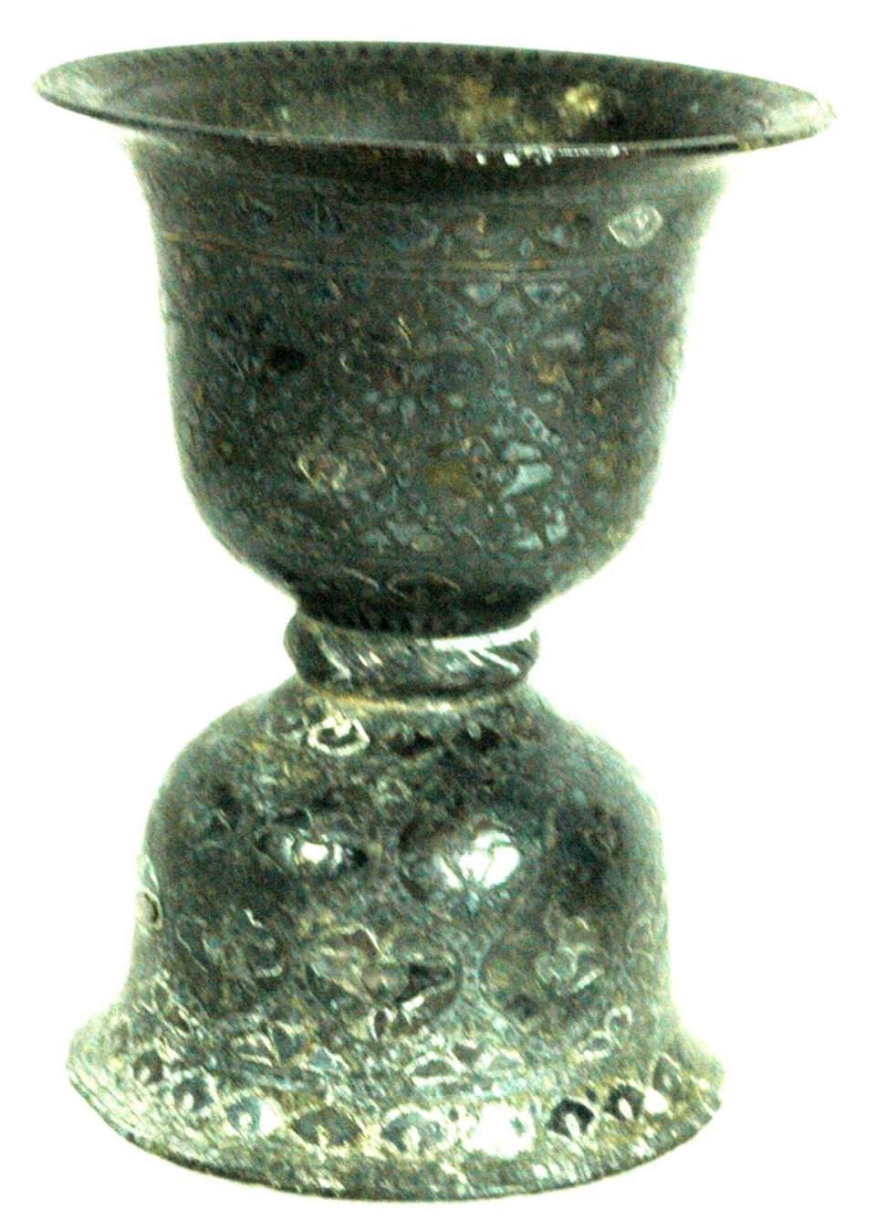 Metallbecher, Silber eingelegt