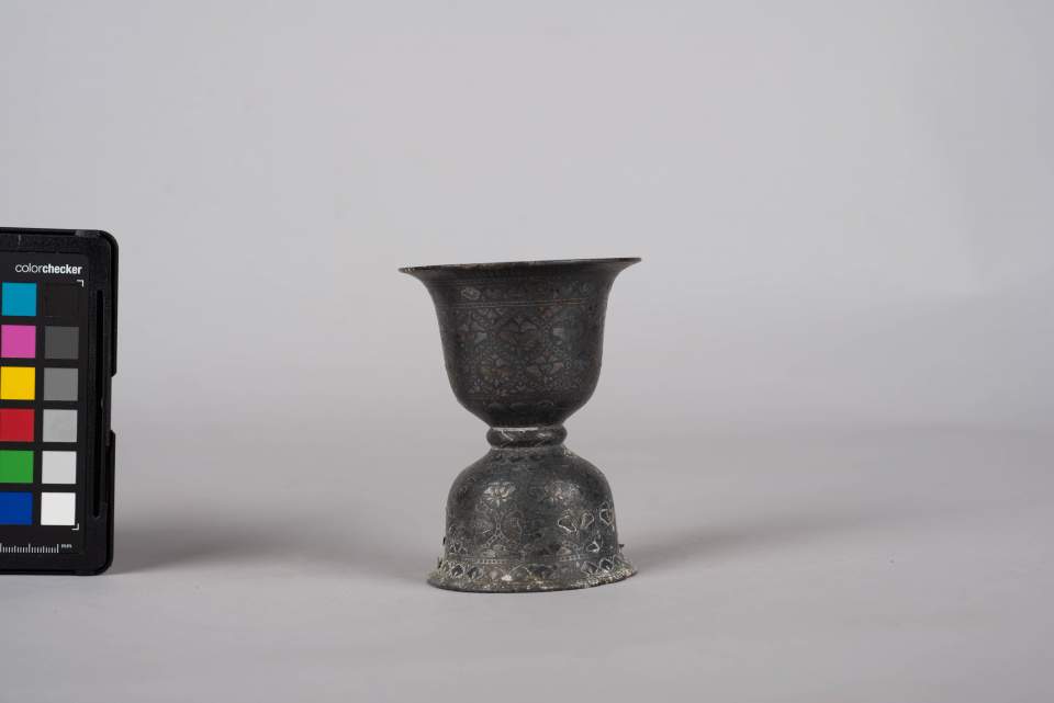 Metallbecher, Silber eingelegt