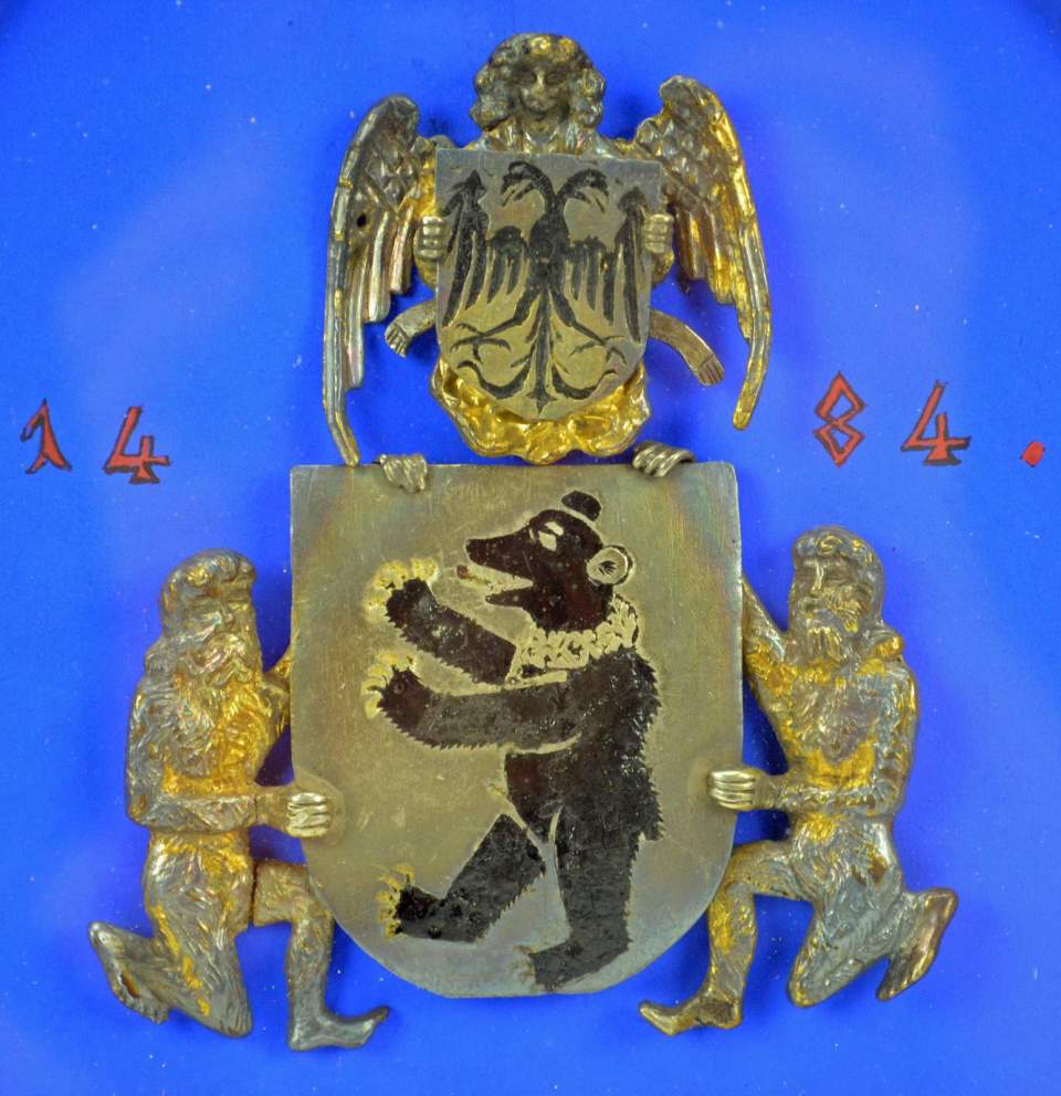 Schliesse eines Weibelmantels mit dem Wappen der Reichsstadt St.Gallen (oder Fragment eines Weibelschilds), Wappenpyramide