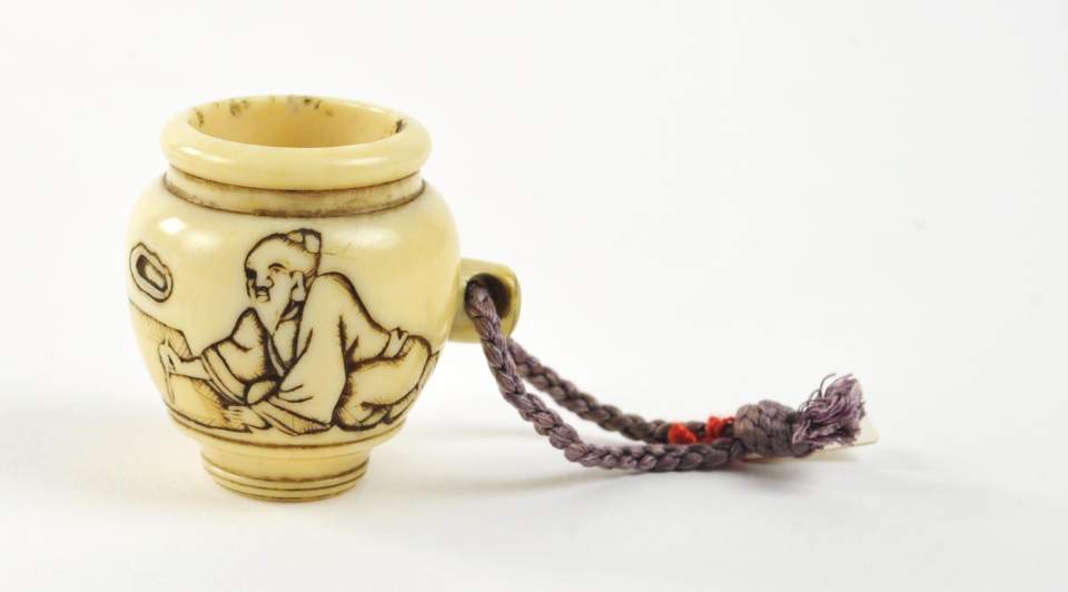 Netsuke-Kurawa, Aschenbecher
