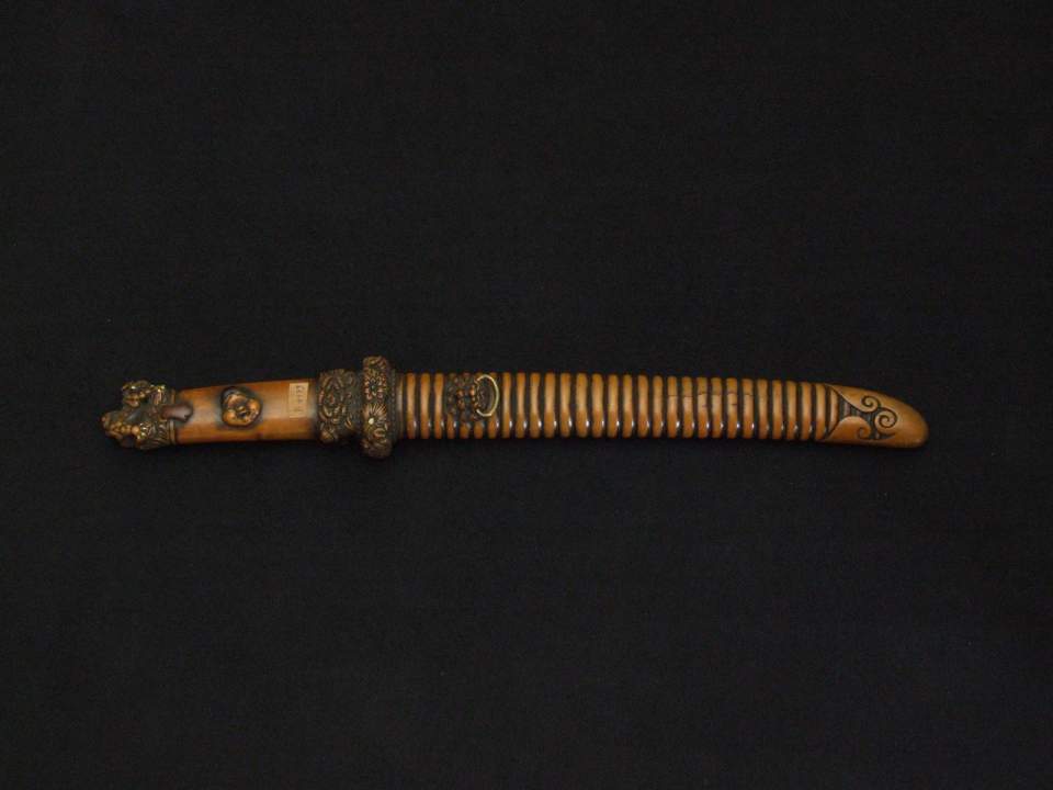 Dolch aus Holz