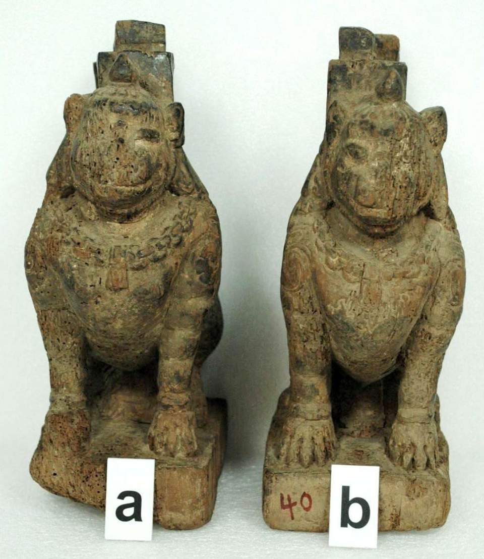 2 Löwenskulpturen
