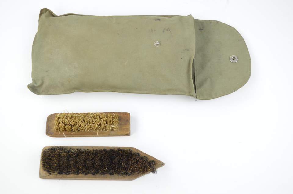 Schuhputzzeug Schweizer Armee