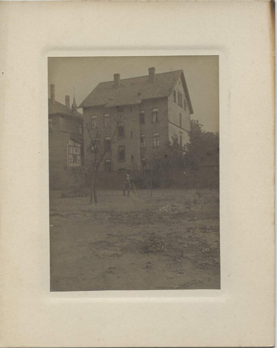 2 Fotografien, Haus mit Fotograf