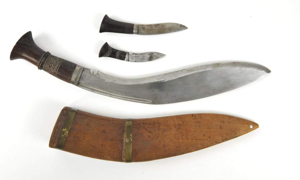 Messer, Dolch, Kukri mit Scheide inklusiv Chakmak (Wetzstahl) und Karda (Beimesser)