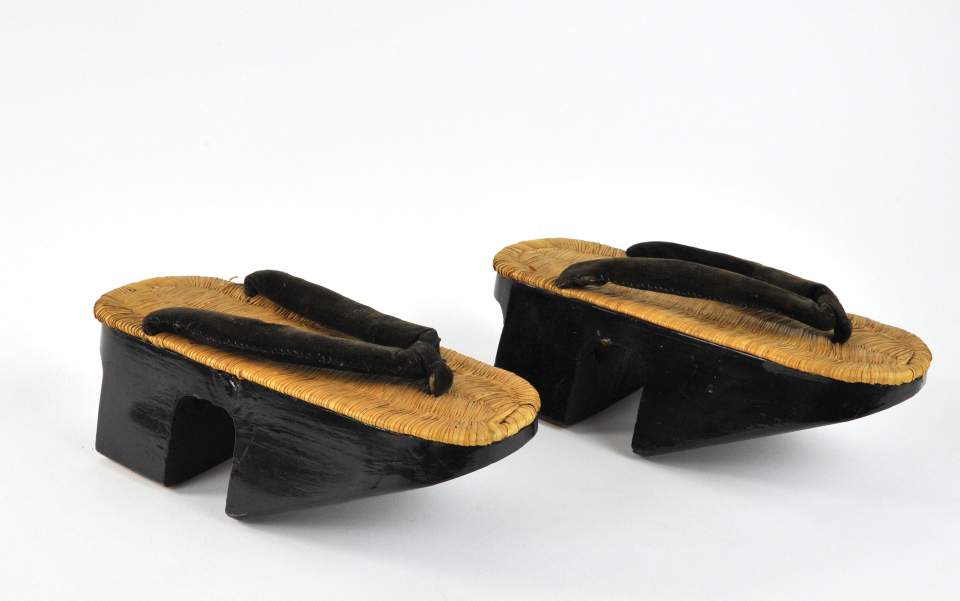 1 von 10 Paar Schuhe, Sandalen