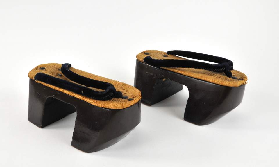 1 von 10 Paar Schuhe, Sandalen