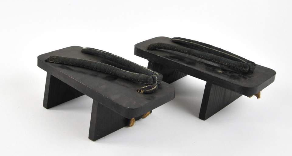 1 von 10 Paar Schuhe, Sandalen