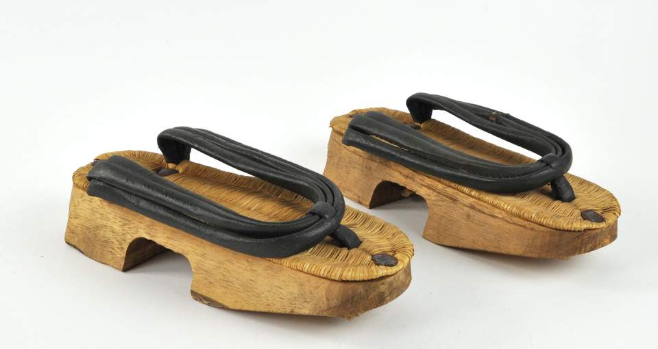 1 von 10 Paar Schuhe, Sandalen