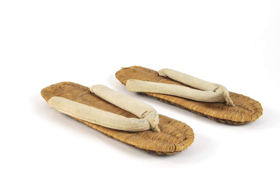 1 von 10 Paar Schuhe, Sandalen