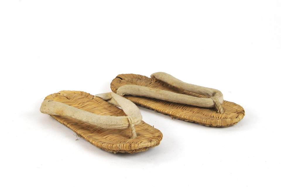 1 von 10 Paar Schuhe, Sandalen