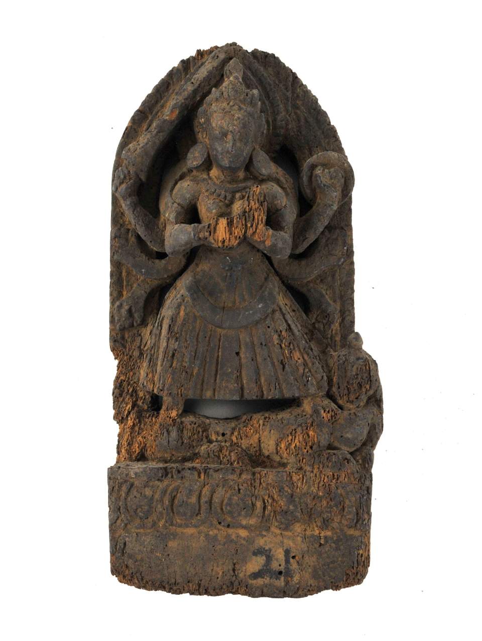 Holzfigur Gottheit in gespreizter Stellung mit Faltenrock auf Sockel