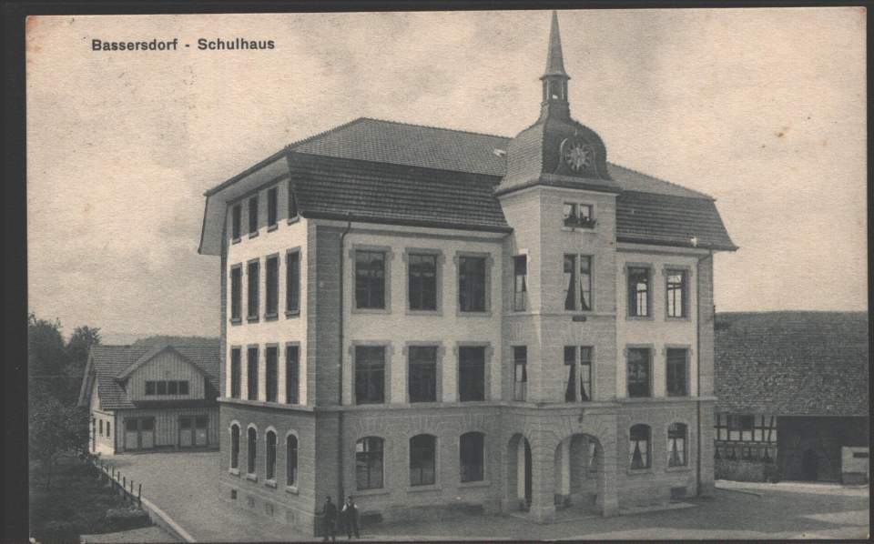 Ansicht Bassersdorf Schulhaus