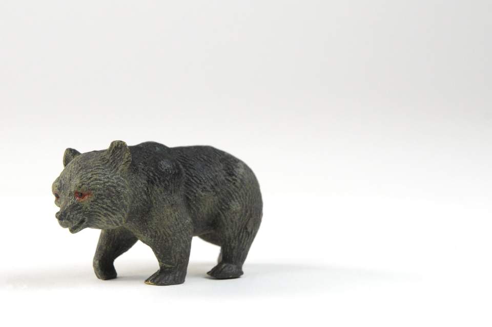 Zoo-Modell: Braunbär Jungtier stehend